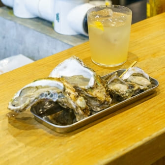 生牡蠣食べ比べ